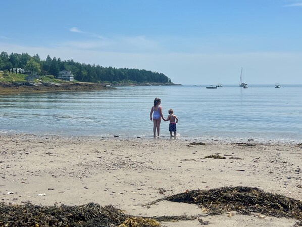 Beach - Lowell's Cove Cottage - Quaint 2BR Cottage short walk away from Lowell's Cove (Orrs Island)