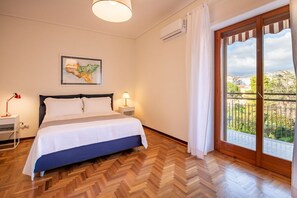 2 bedrooms, desk, iron/ironing board, WiFi