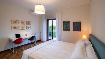 2 bedrooms, desk, iron/ironing board, travel cot