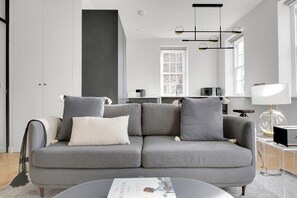 TV, stereo - Newly refurbished Marylebone 1BR, 5 mins to Bond St Tube, by Blueground (London)