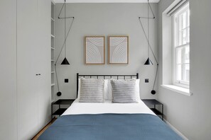 1 bedroom, iron/ironing board, WiFi, bed sheets - Newly refurbished Marylebone 1BR, 5 mins to Bond St Tube, by Blueground (London)