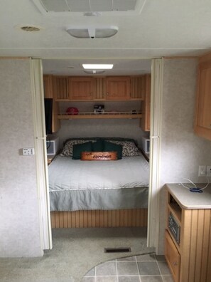 2 bedrooms, bed sheets