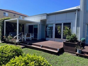 Exterior - Keith's on Sylvan Beach. Stylish 2BR unit with awesome Pumistone Passage views. (Bellara)