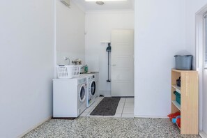 Interior - Keith's on Sylvan Beach. Stylish 2BR unit with awesome Pumistone Passage views. (Bellara)