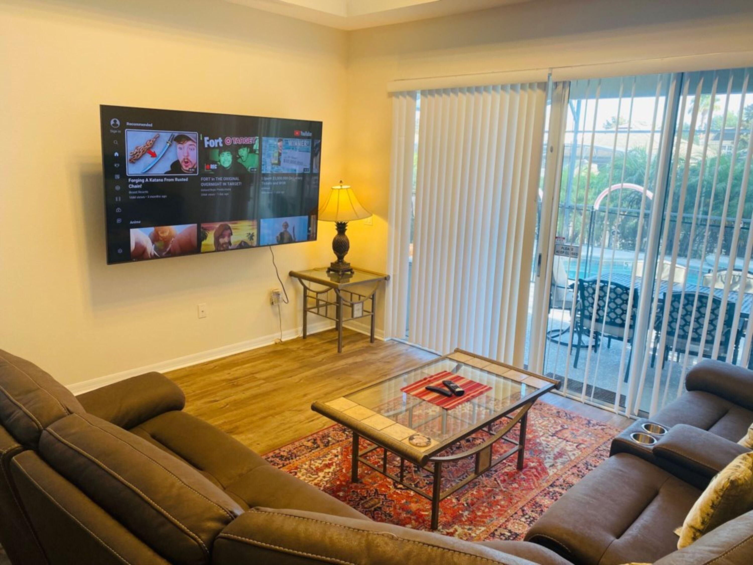 House, 5 Bedrooms | Living room