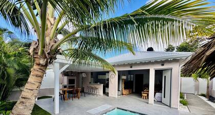 Villa Pain de sucre 2 chambres piscine, à 200m de la plage de la caravelle.