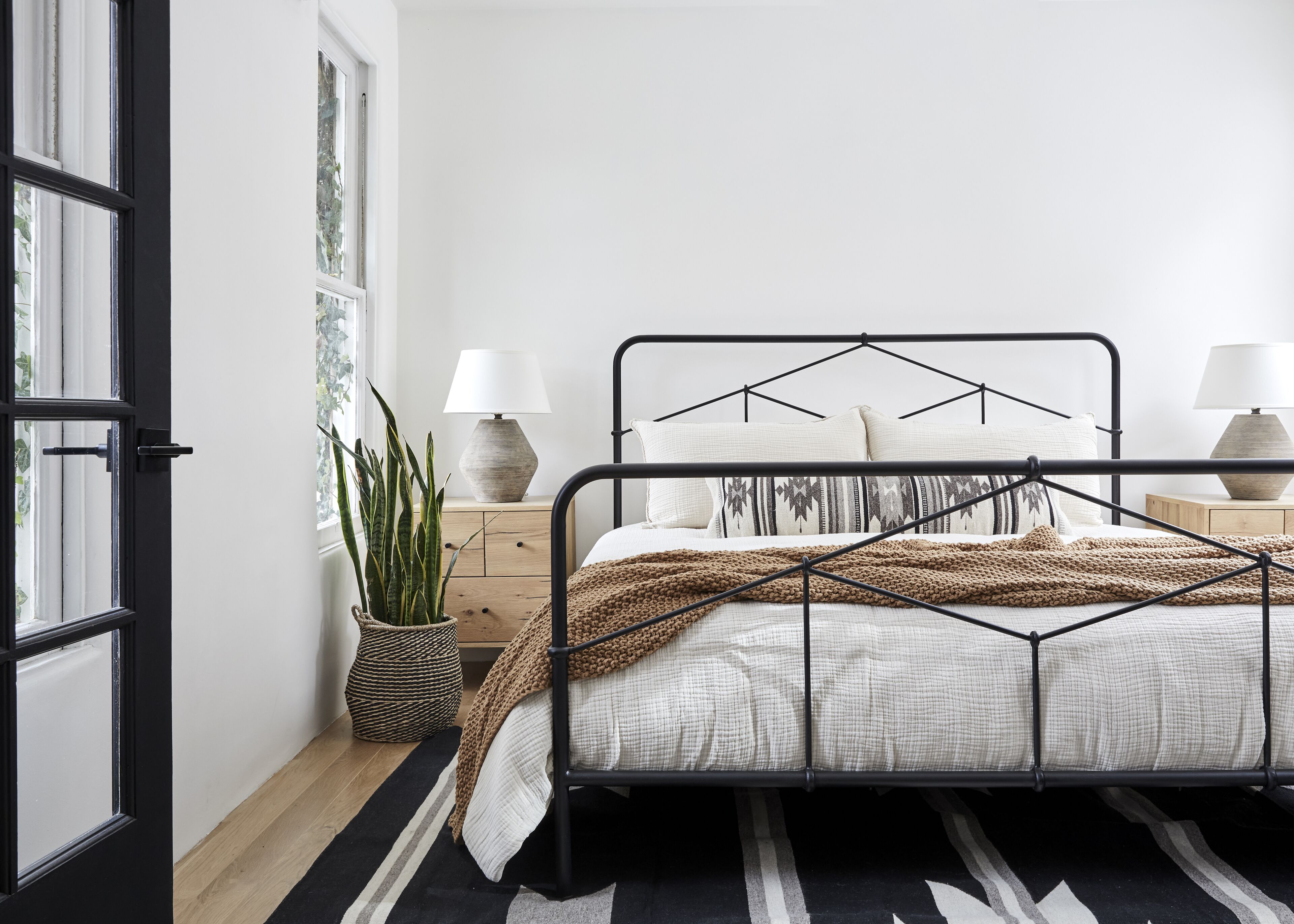 The Juliette - Stunning 1 Bedroom Steps from The Plaza, Free Parking