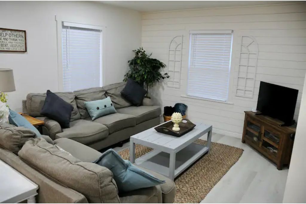 The Farmhouse - Fiber Wifi, W&D, Pet Friendly