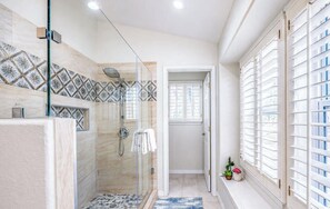 Bathtub, towels
