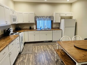Fridge, microwave, oven, stovetop - Modern Farmhouse 3 Bed, 2 Bath Apartment, Sleeps 7, Lots of Space, Downtown (Wabash)