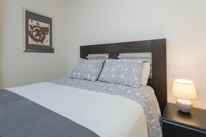 3 chambres, fer et planche à repasser, Wi-Fi gratuit, draps fournis