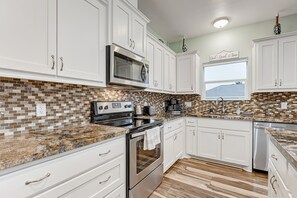 Fridge, microwave, oven, stovetop - Amazing Outdoor Space, Beautiful Interior with King Beds, Easy Walk to Beach! (Crystal Beach)