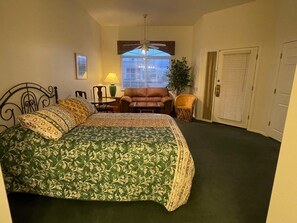 1 bedroom, iron/ironing board, free WiFi, bed sheets - Charming studio apartment minutes from golfing and hiking. (Green Valley)