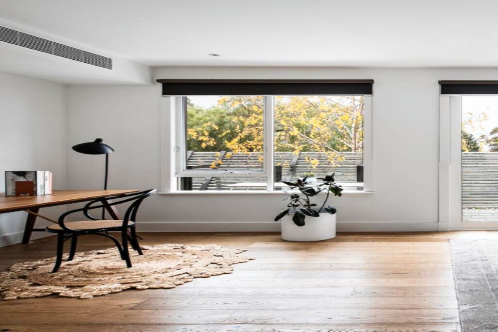 Sophisticated living in a Luxurious Complex with Opulent contemporary style — image 5