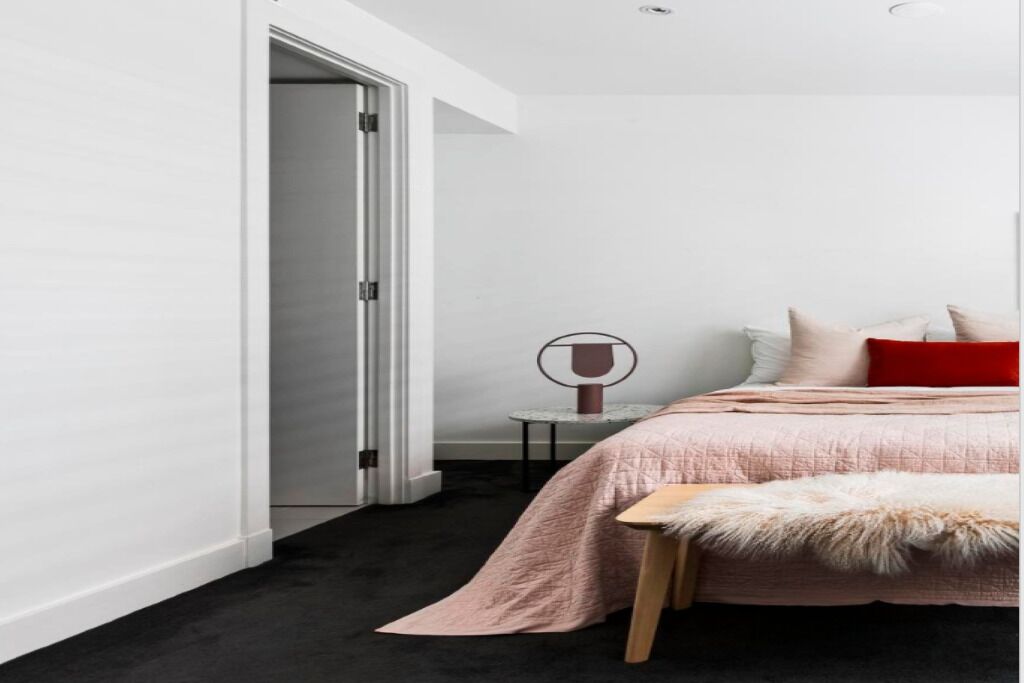 Sophisticated living in a Luxurious Complex with Opulent contemporary style — image 15