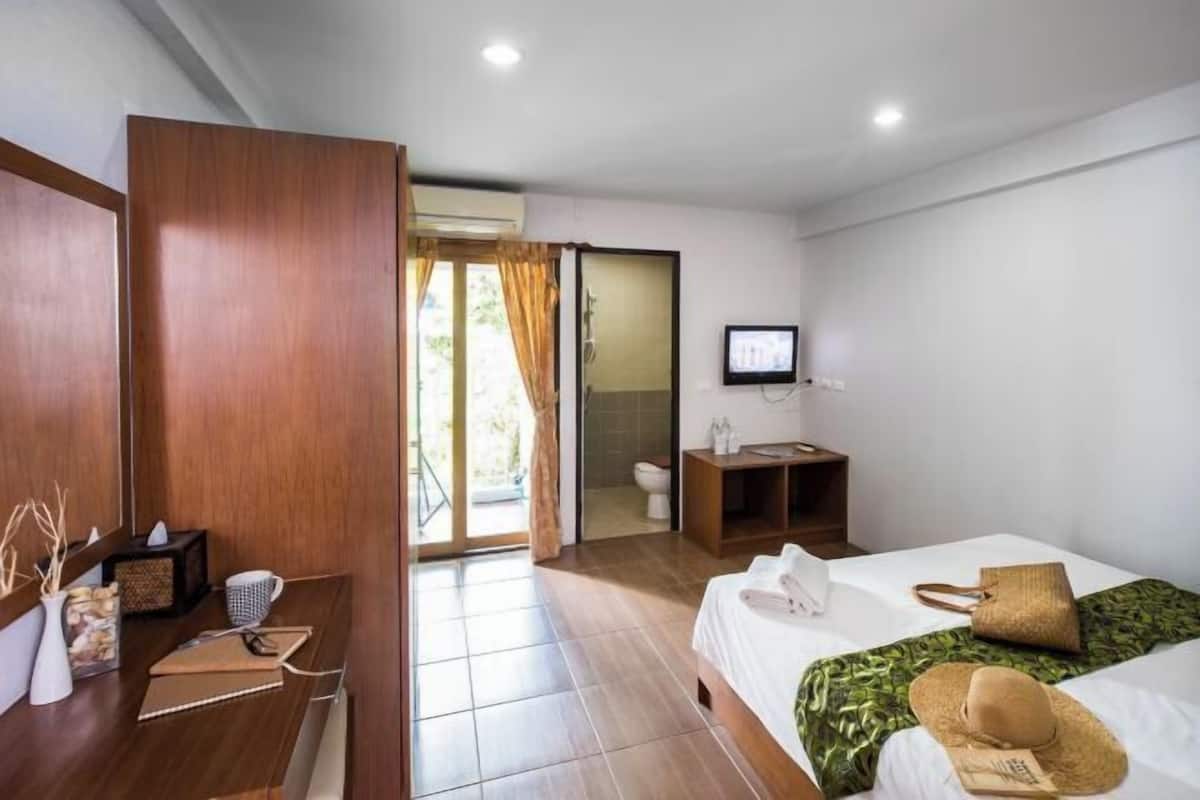 1 quarto, escrivaninha, ferros/tábuas de passar roupa, Wi-Fi de cortesia