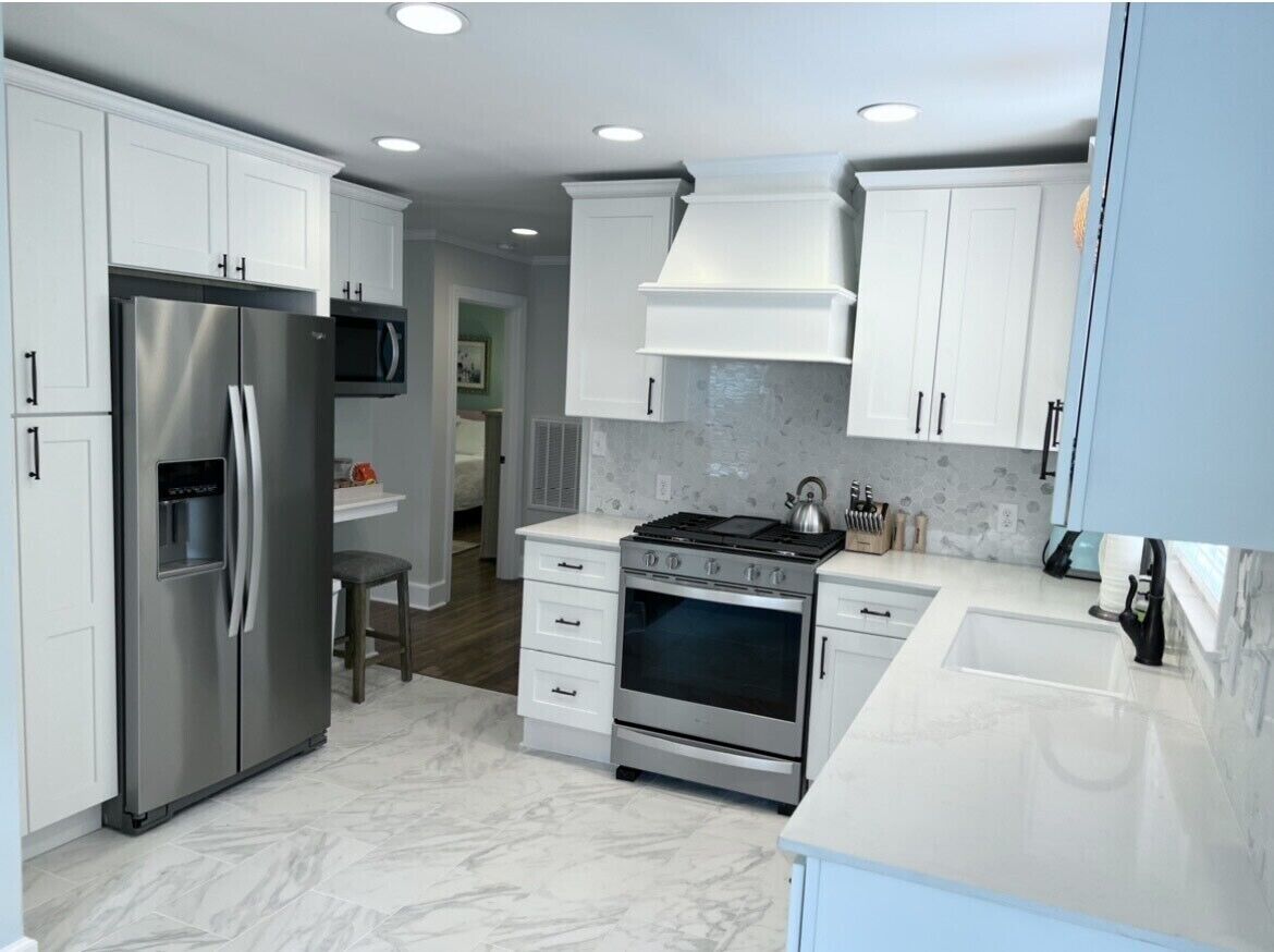 Newly renovated house blocks from hospital and restaurants.