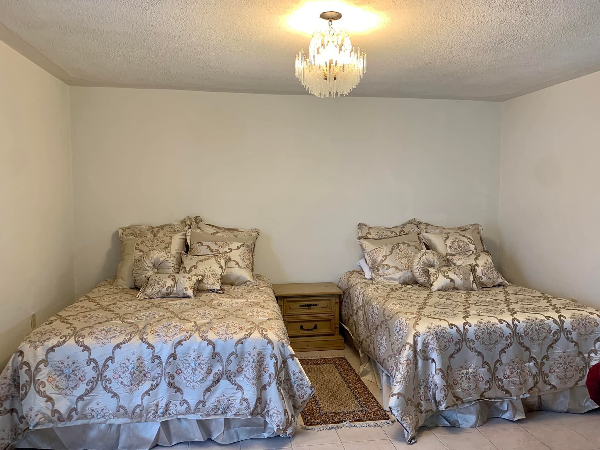 Delightful 5-Suite Home Wifi, Parking, Smart TV&B-fast