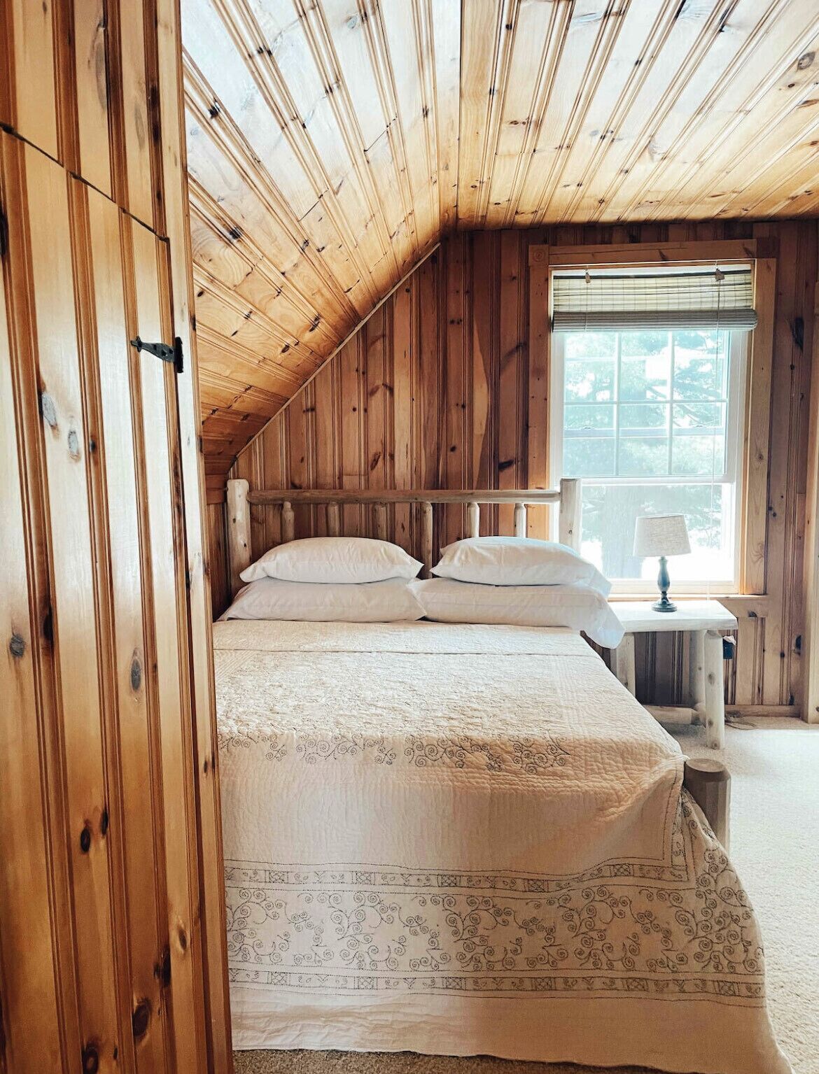 Beautiful Adirondack Region Lakefront Cottage 