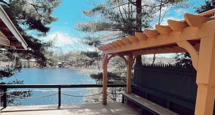 Beautiful Adirondack Region Lakefront Cottage