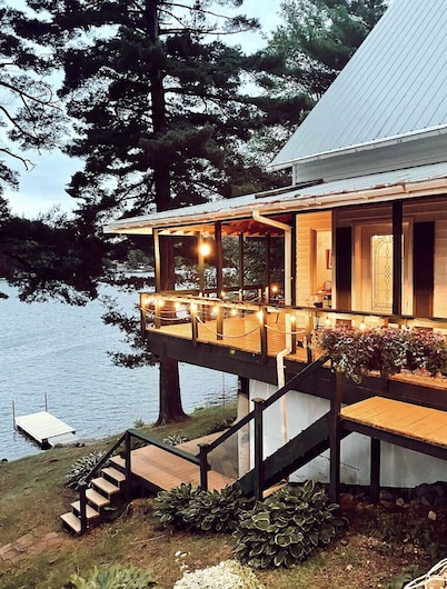 Beautiful Adirondack Region Lakefront Cottage 