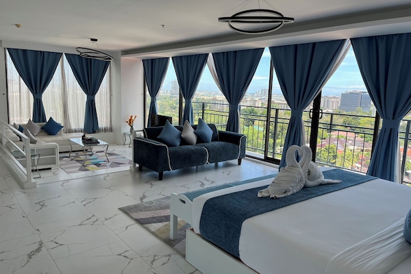 Penthouse Eksekutif | 1 kamar tidur, selimut bulu angsa, busa memori, dan brankas