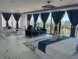 Executive Penthouse | 1 bedroom, down comforters, memory foam beds, in-room safe