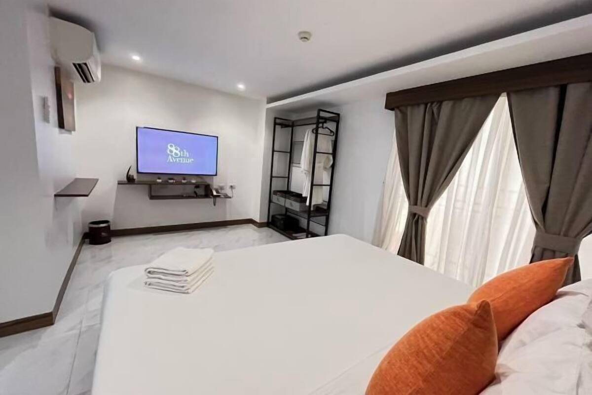 Donsdekens, bedden met traagschuimmatrassen, een kluis op de kamer