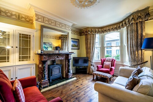 7 St John's Crescent -  a family break that sleeps 6 guests  in 3 bedrooms