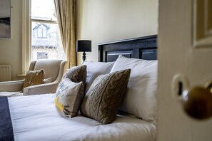 3 bedrooms, iron/ironing board, internet