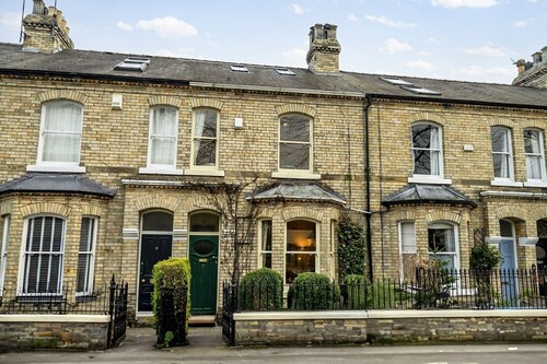 7 St John's Crescent -  a family break that sleeps 6 guests  in 3 bedrooms