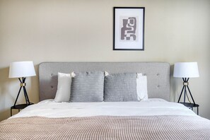 1 slaapkamer, een strijkplank/strijkijzer, wifi, beddengoed
