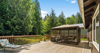 Mt. Rainier Cabin-Hot Tub-AC-Quiet