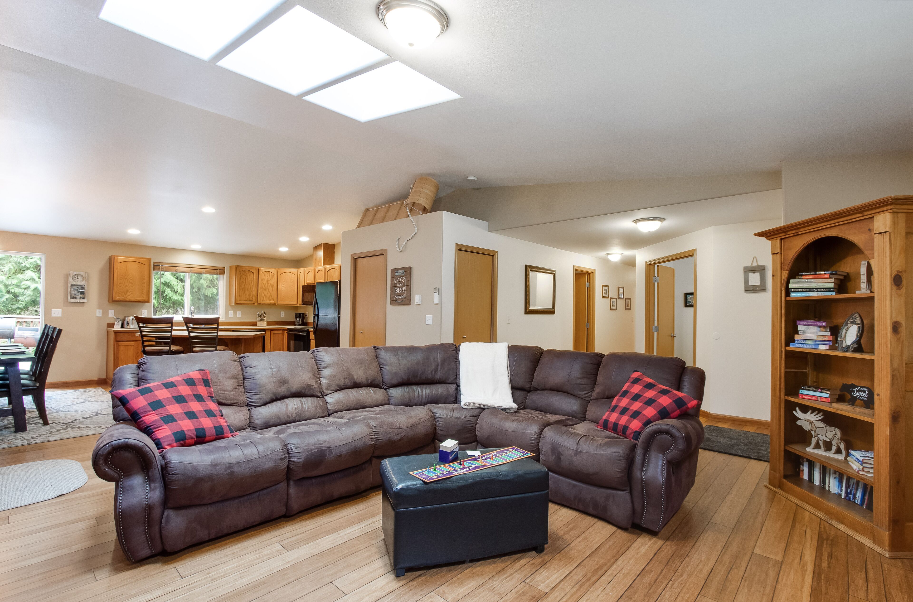 Mt. Rainier Cabin-Hot Tub-AC-Quiet