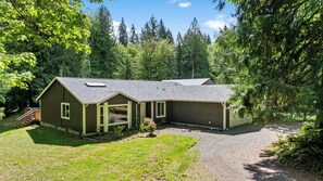 Exterior - Mt. Rainier Cabin-Hot Tub-AC-Quiet (Packwood)