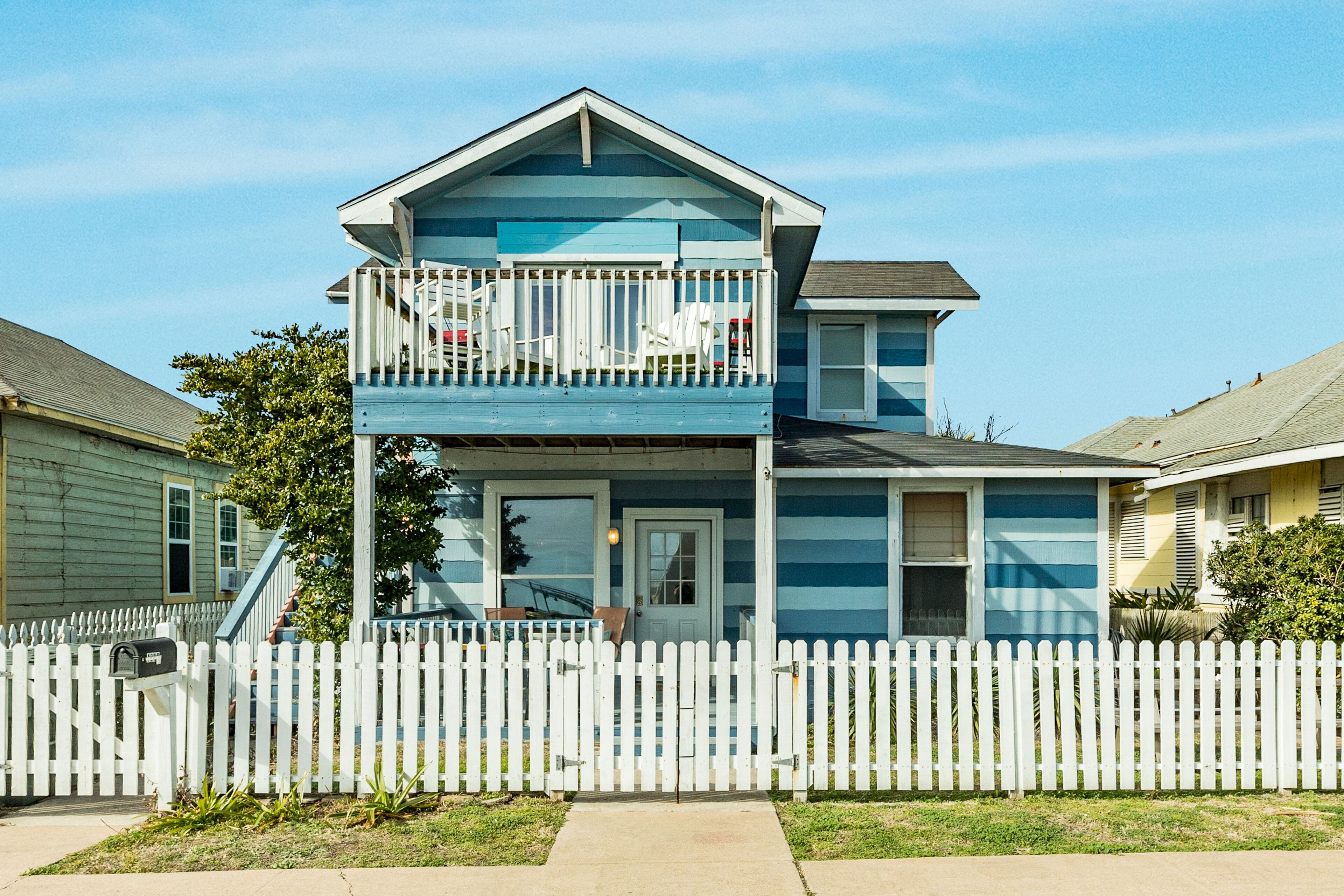 Gulf-view getaway with AC, WiFi, and enclosed yard with shared courtyard & grill