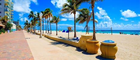 Solsenger og strandhåndklær