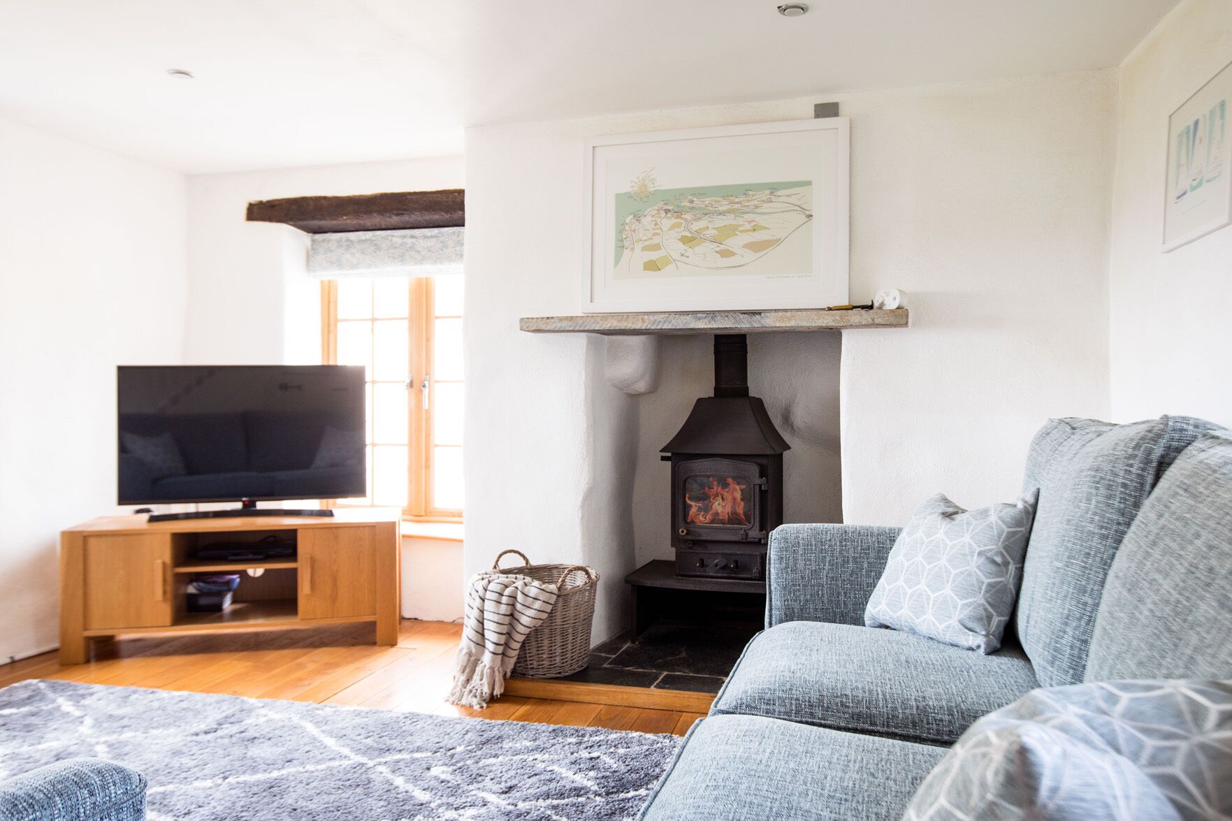 DINGLES COTTAGE, pet friendly in Rock