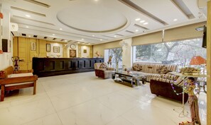 Reception - Treebo The Kings Plaza (New Delhi)