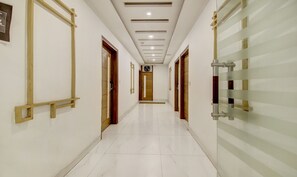 Lobby - Treebo The Kings Plaza (New Delhi)