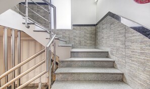 Staircase - Treebo The Kings Plaza (New Delhi)