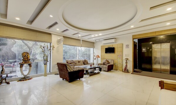 Reception - Treebo The Kings Plaza (New Delhi)