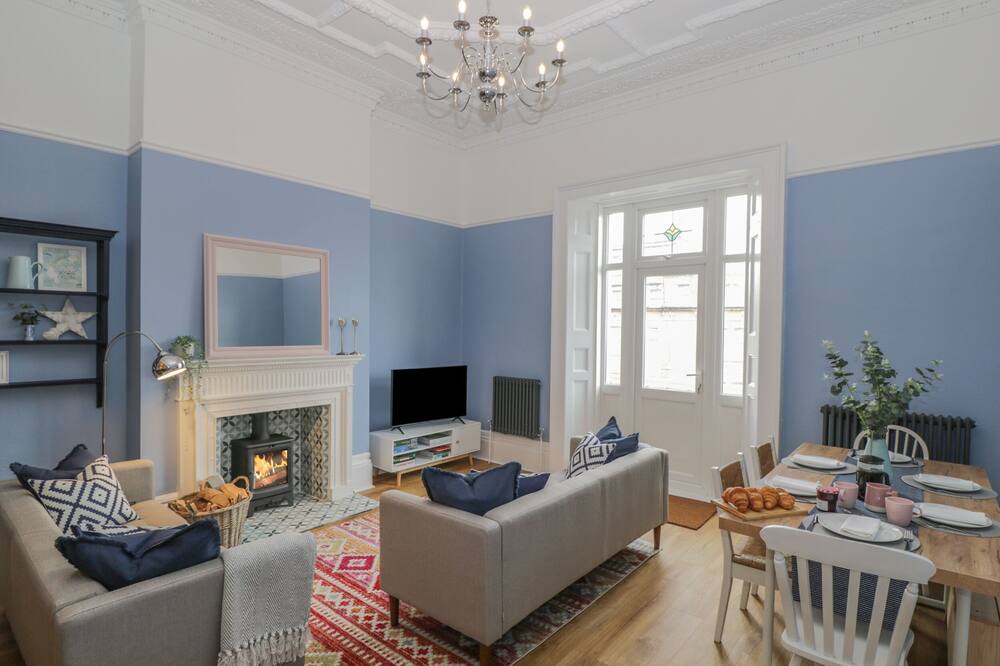 2 BELGRAVIA MANSIONS, family friendly in Weston-Super-Mare