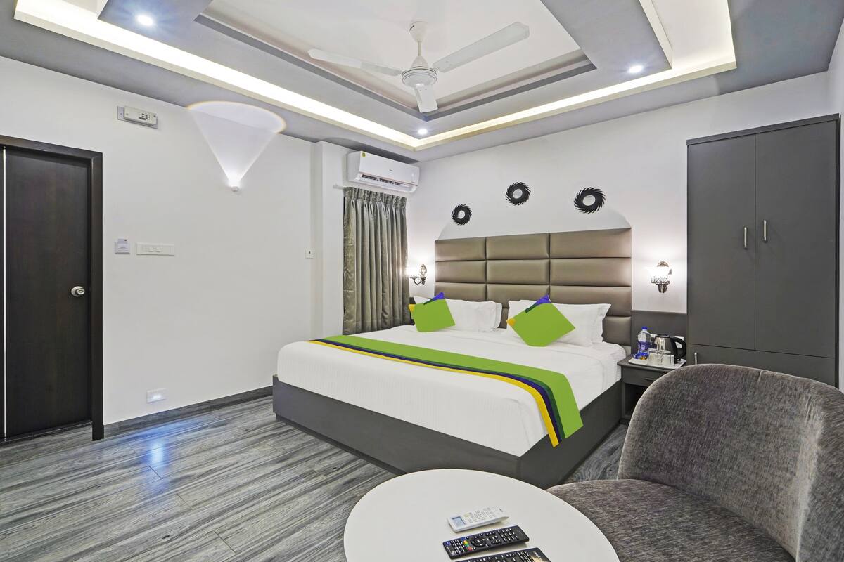 Desk, iron/ironing board