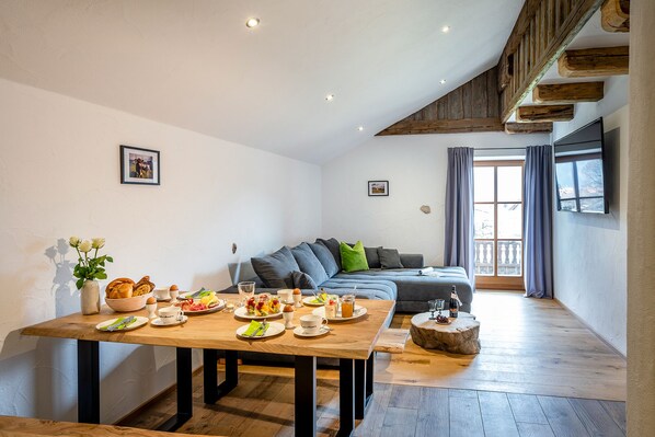 Dining - Apartment Apfelbaum 75 m², 1-4 persons, 2 bedrooms, eat-in kitchen, shower/WC, WLAN (Marquartstein)