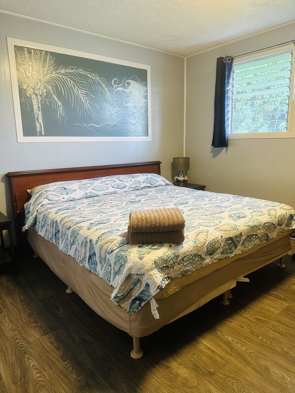 2 habitaciones, tabla de planchar con plancha y cuna de viaje 