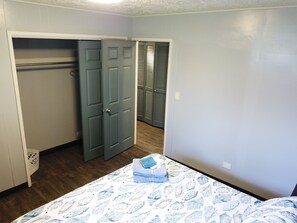 2 bedrooms, iron/ironing board, travel cot, free WiFi