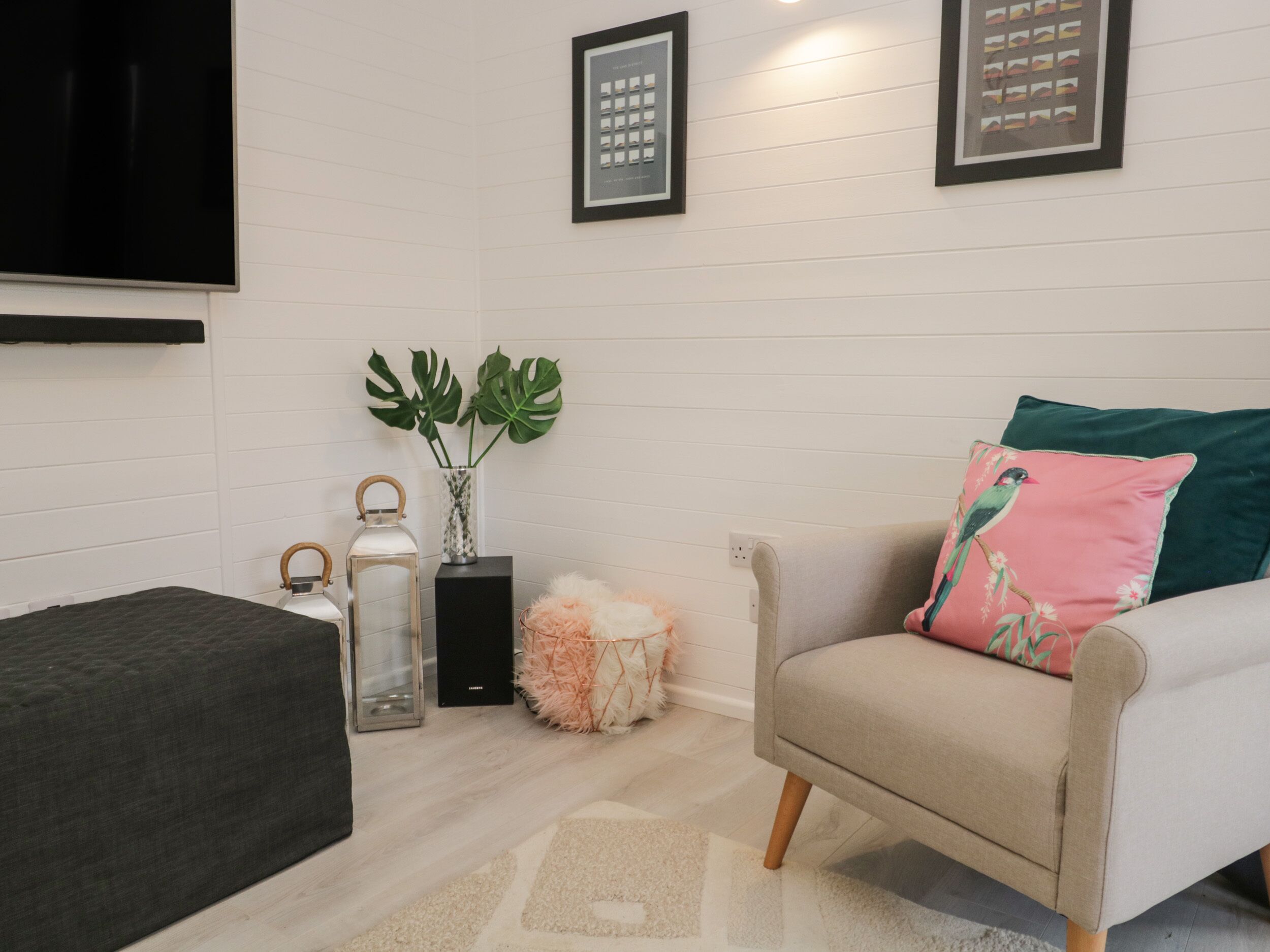 6 SKIPTORY HOWE, pet friendly, with pool in Windermere