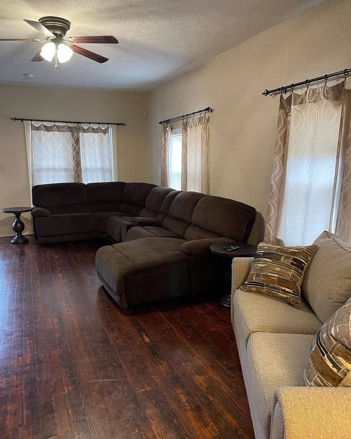 Televisie en een open haard