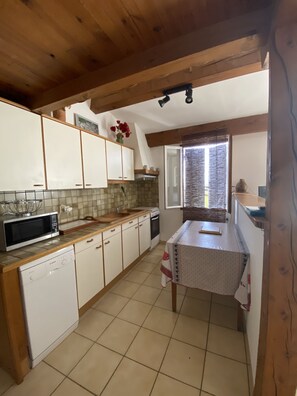 Refrigerador, microondas, horno y lavavajillas 